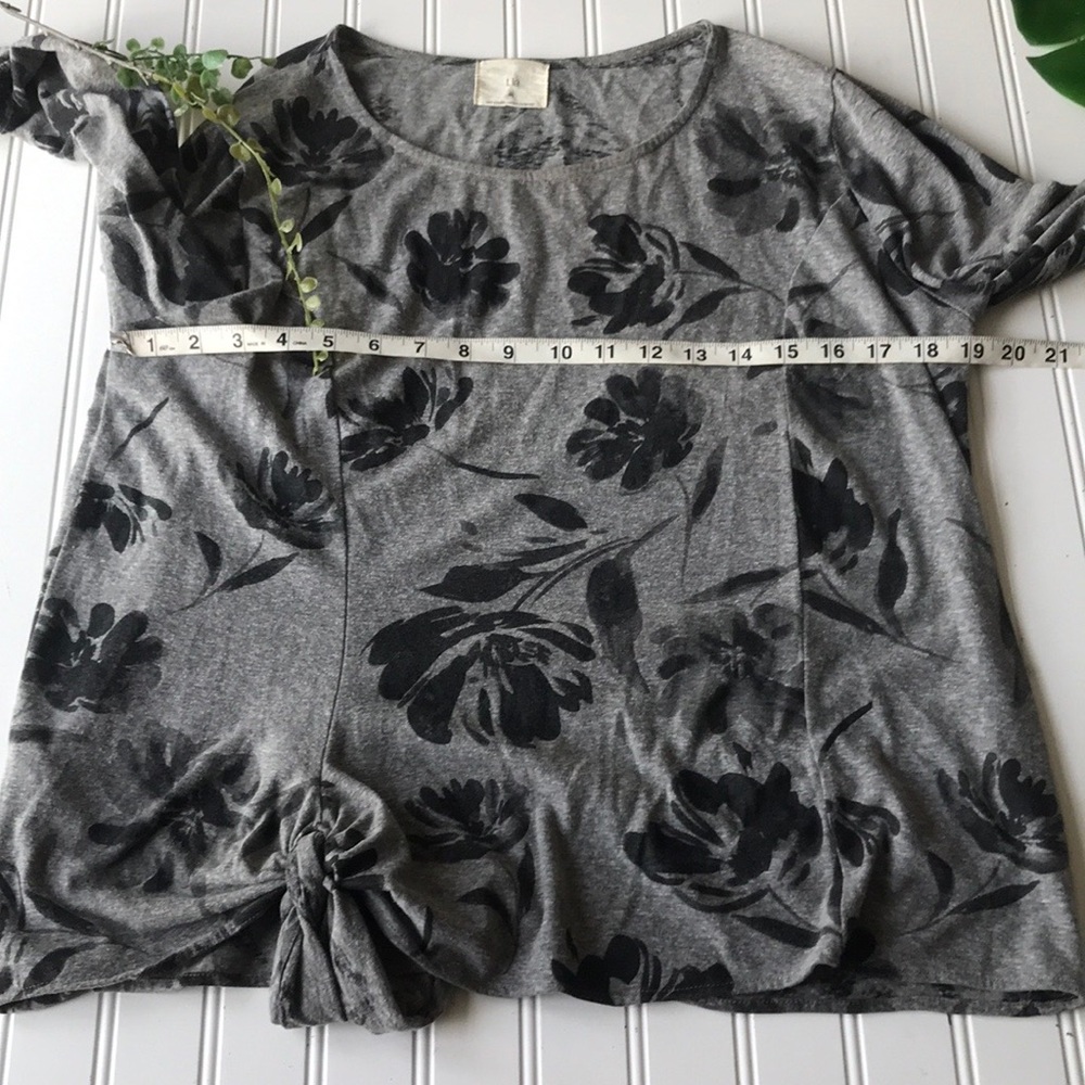 Anthropologie T.la floral grey tie knot top - Picture 4 of 8